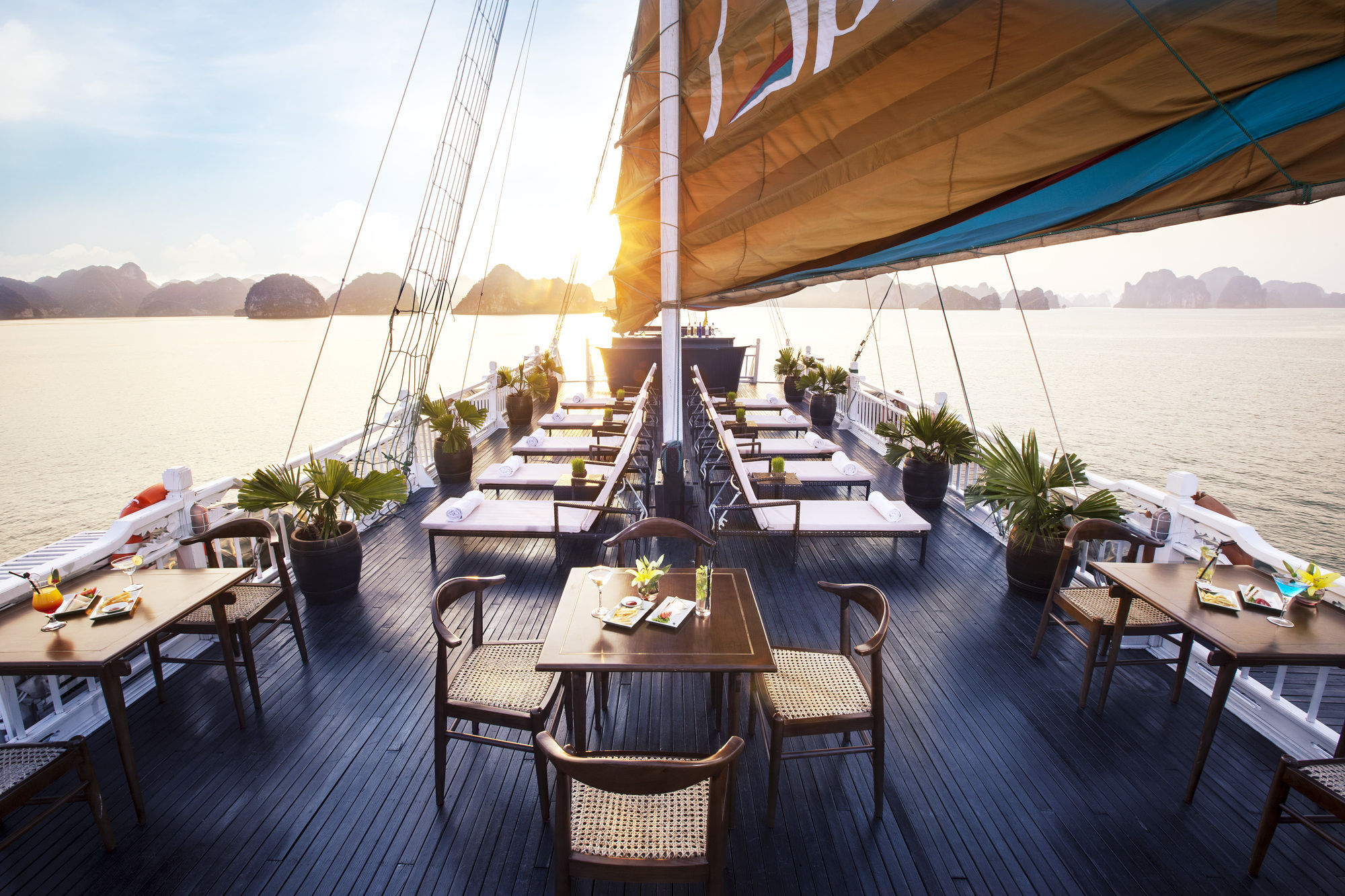 Aphrodite Cruise Ха Лонг Екстериор снимка