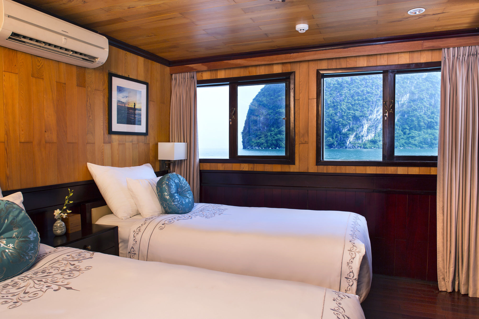 Aphrodite Cruise Ха Лонг Екстериор снимка